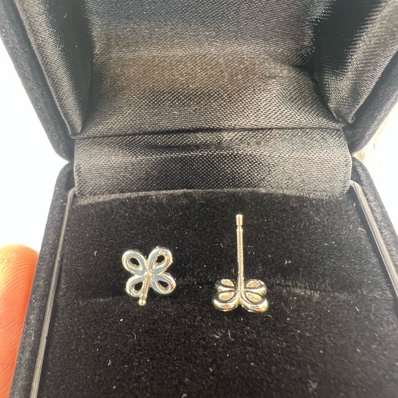 Flower Earrings with Natural Diamonds set in PT 900 - Picture 5 of 9